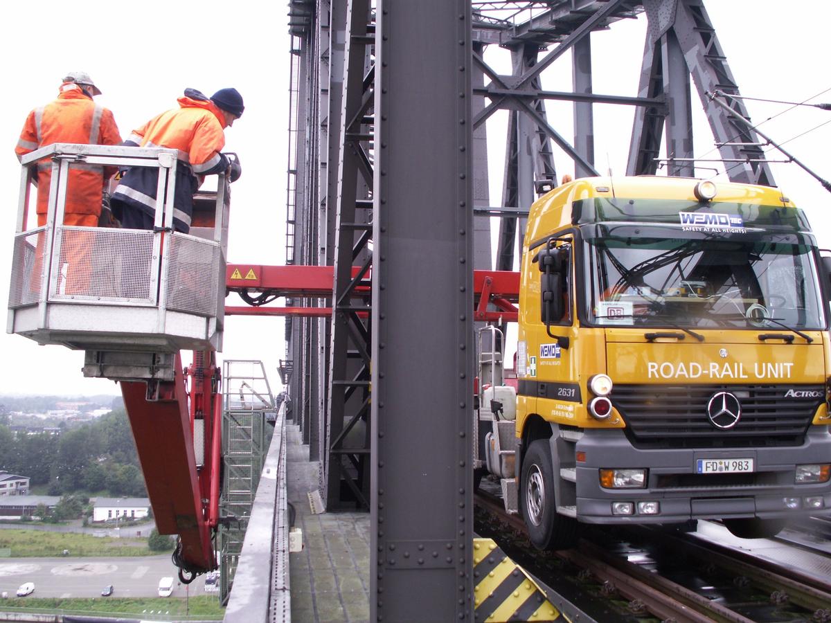 An overdue bridge inspection has been performed with a WEMO-tec road-rail MBL 1.600T unit 