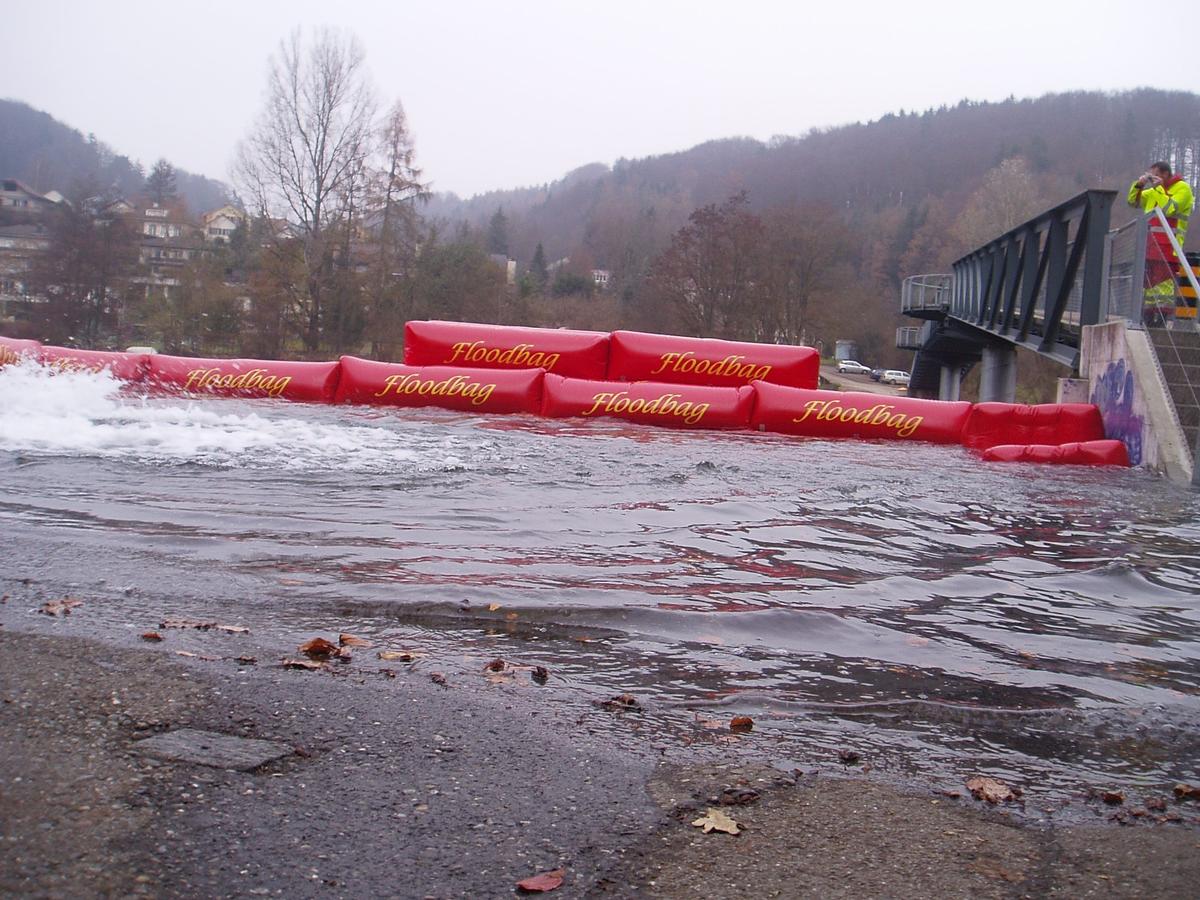 Die Hochwasserschutzwand erreicht eine maximale Höhe von 1,5 m 