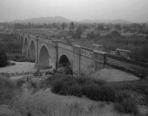 Union Pacific Railroad Bridge, Riverside, California. (HAER, CAL,33-RIVSI.V,1-1) 