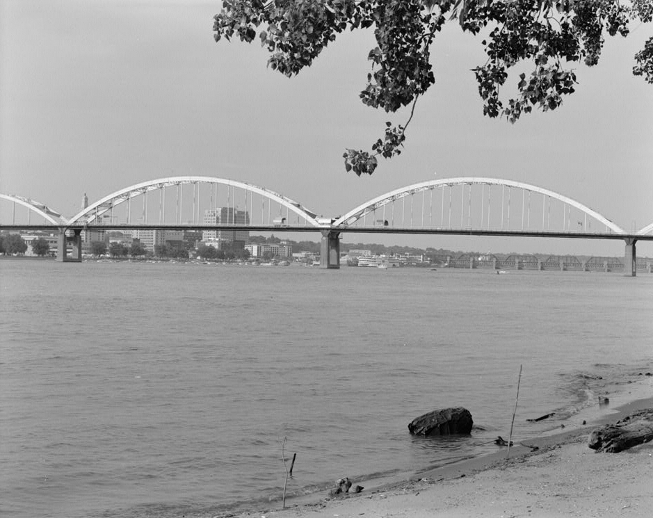 Centennial Bridge (HAER, IOWA,82-DAVPO,8-3) 