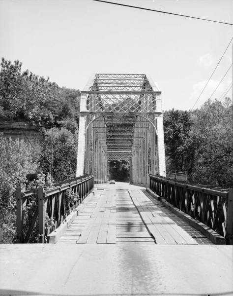 Williamsburg Bridge, Williamsburg, Kentucky. (HAER, KY,118-WILBU,1-4) 