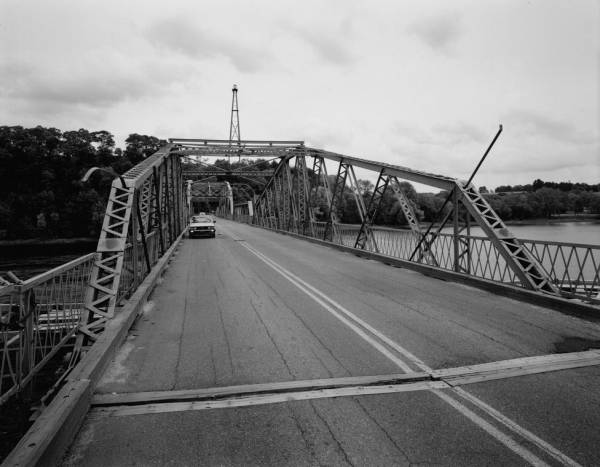 Rocks Village Bridge General view of swing span from north portal end, looking south (HAER, MASS,5-HAV,9-6)