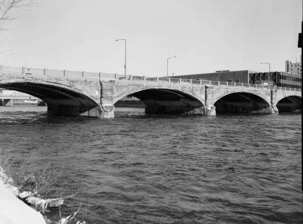 Bridge Street Bridge, Grand Rapids. (HAER, MICH,41-GRARA,10-13) 