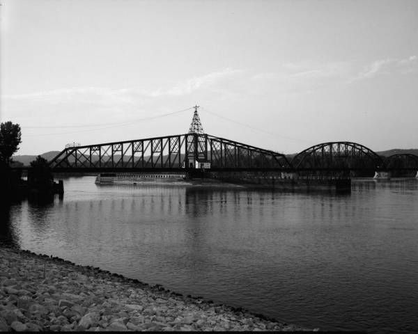 Winona Bridge. (HAER, MINN,85-WIN,1-3) 