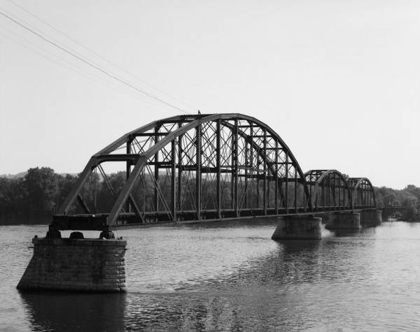 Winona Bridge. (HAER, MINN,85-WIN,1-12) 