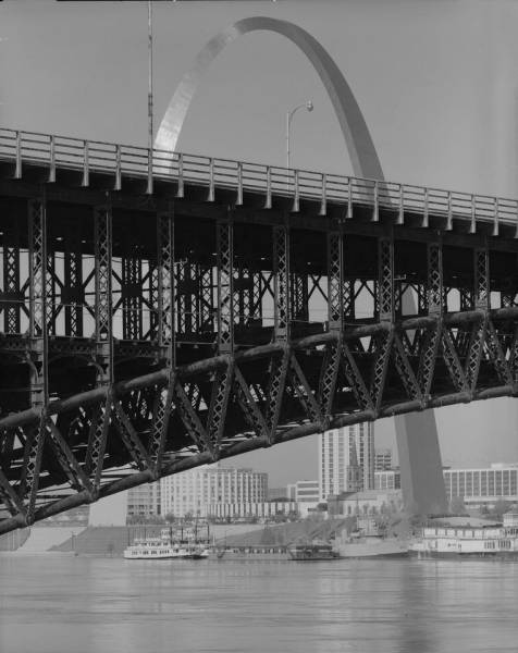 Eads Bridge & Gateway Arch, Saint Louis 
(HAER, MO,96-SALU,77-12) 