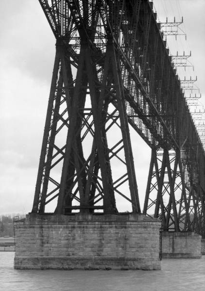 Poughkeepsie Railroad Bridge (HAER, NY,14-POKEP,8-;DLC/PP-97:NY-219) 
