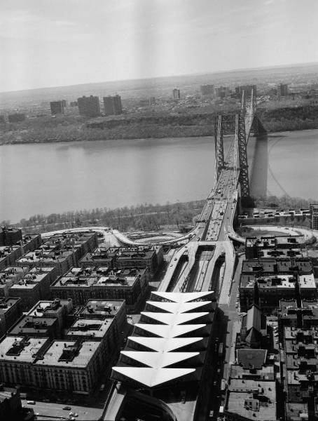 George Washington Bridge Long distance general view looking down axis of bridge towards New Jersey 
(HAER, NY,31-NEYO,161-4)