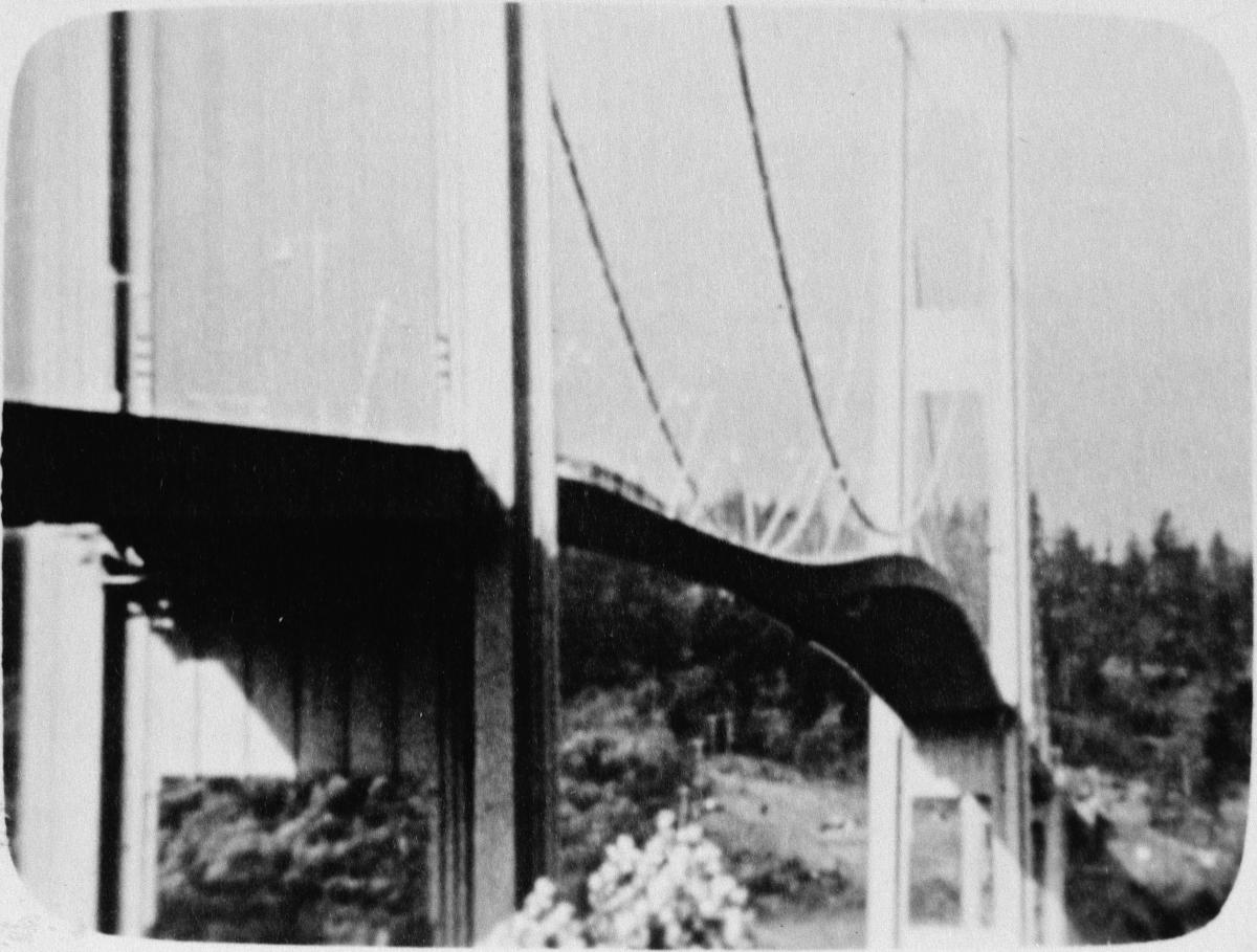 Media File No. 198837 Vertical oscillations, 3/4 view, 7 November 1940, from 16mm film shot by Professor F. B. Farquharson, University of Washington. ("Laboratory studies on the Tacoma Narrows Bridge, at University of Washington" [Seattle: University of Washington, Department of Civil Engineering, 1941]) (HAER WA-99-32)