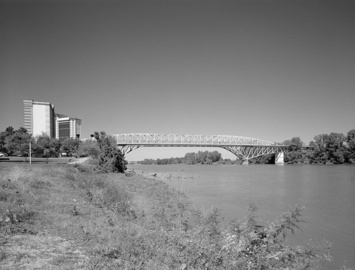 Elevation, view looking north - Long-Allen Bridge, Texas Street Bridge, Spanning the Red River on US 80, Shreveport, Caddo Parish, LA 