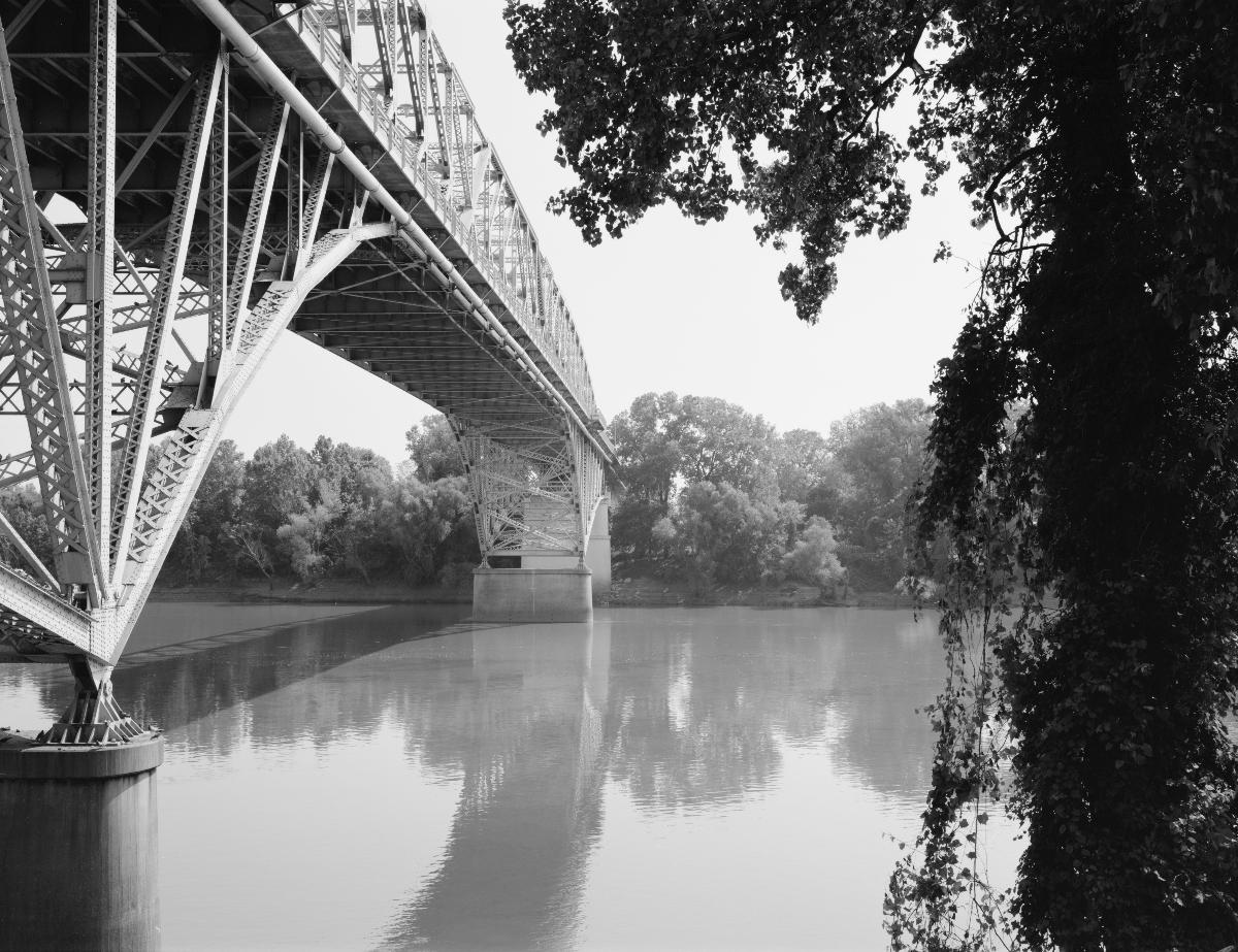 Media File No. 175067 Perspective, view looking east on the south side of structure - Long-Allen Bridge, Texas Street Bridge, Spanning the Red River on US 80, Shreveport, Caddo Parish, LA