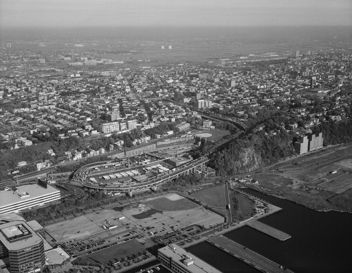 Media File No. 199231 NEW JERSEY APPROACH VIADUCT, NOT VENTILATION BUILDINGS TO RIGHT - Lincoln Tunnel, Under Hudson River from New Jersey to West Thirty-ninth Street, New York City, New York, New York County, NY (HAER NY,31-NEYO,173–3)