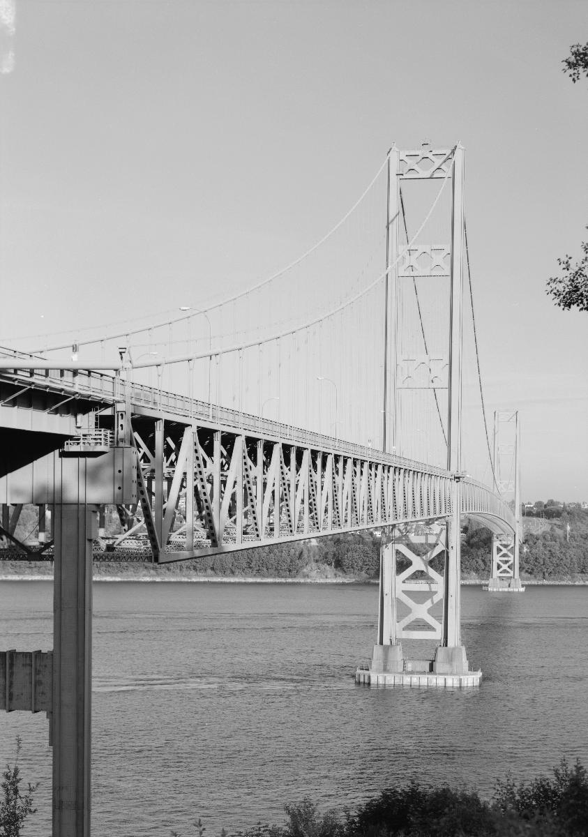 Pont sur le détroit de Tacoma 