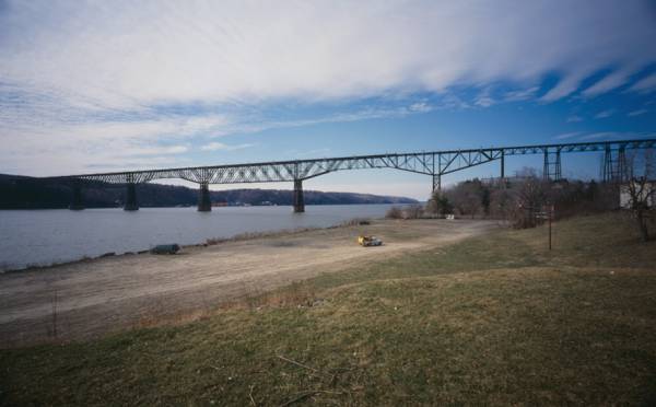 Poughkeepsie Railroad Bridge (HAER, NY,14-POKEP,8-;DLC/PP-97:NY-229) 