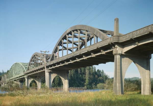 Umpqua River Bridge. (HAER, ORE,10-REPO,1-17) 
