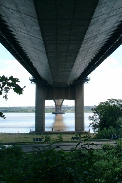 Humber Bridge vue d'en dessous 