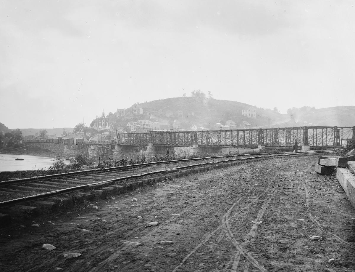 Harper's Ferry, W. Va. View of the town and railroad bridge (LC-DIG-cwpb-03739) 