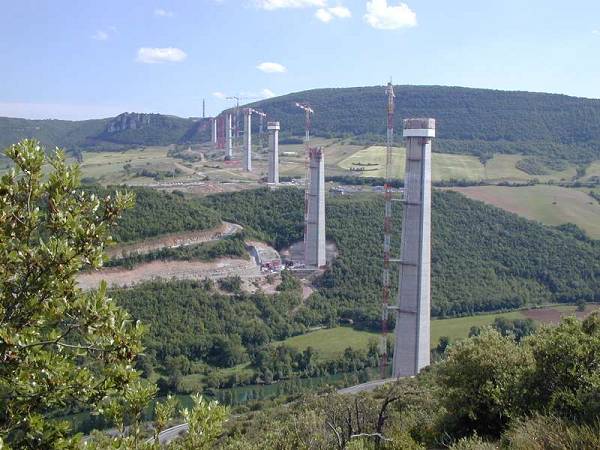 Millau-Viadukt im Bau – Quelle: Unbekannt 