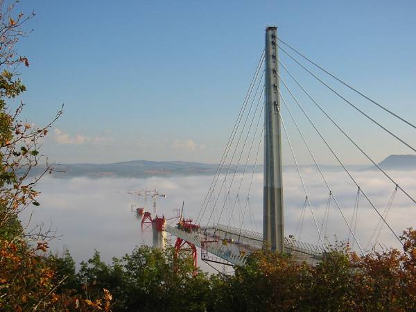 Millau-Viadukt im Bau – Quelle: Unbekannt 
