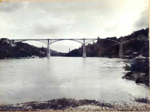 Le pont en 1907 vu depuis la rive gauche 