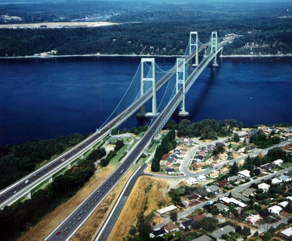Computer visualization of the New and Existing Tacoma Narrows Bridges 