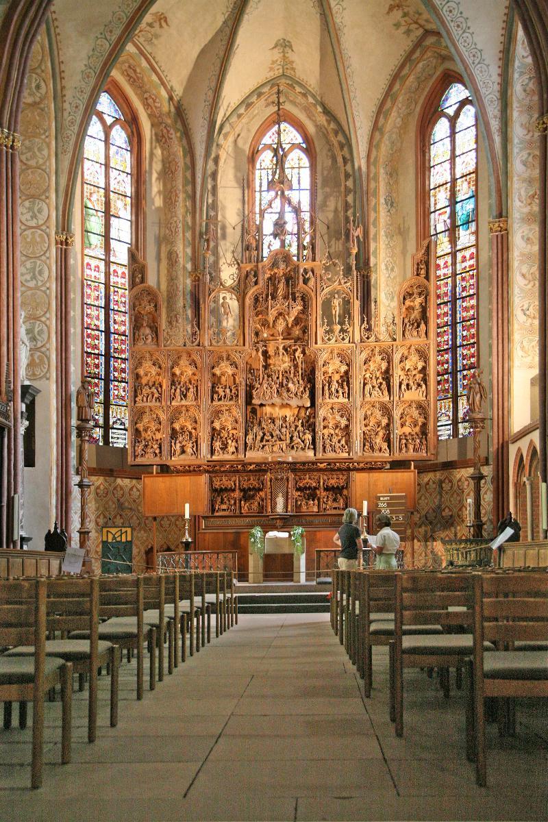 St.-Petri-Dom zu Schleswig, ein mittelalterlicher Sakralbau mit beeindruckender Ausstattung Bordesholmer Altar: der von 1540 bis 1521 aus Eichenholz gefertigte Altar ist 12,60 Meter hoch und ist mit 362 Figuren der Passionsgeschichte bestückt.
