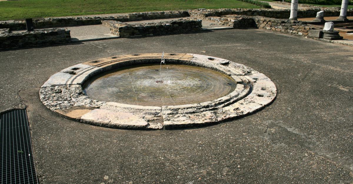 Maison des Dieux Océan Vestibule's basin. Remains and reconstruction of La Maison des Dieux Océan. Archaeological Site of Saint-Romain-en-Gal.