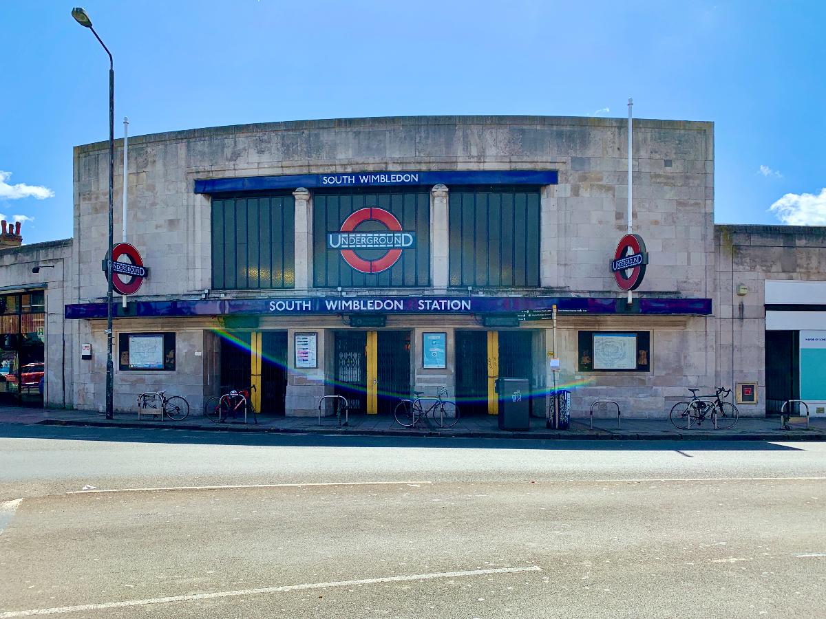 Stationsgebäude der Tube-Station South Wimbledon 