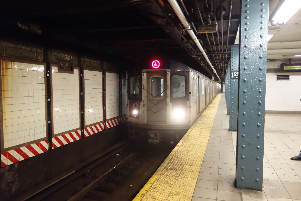 125th Street IRT Lexington Avenue station A 149th Street–Grand Concourse-bound 4 express train arriving at the Uptown platform of the 125th Street IRT Lexington Avenue station in East Harlem, Manhattan. The IRT is a confusing place after rush hour.