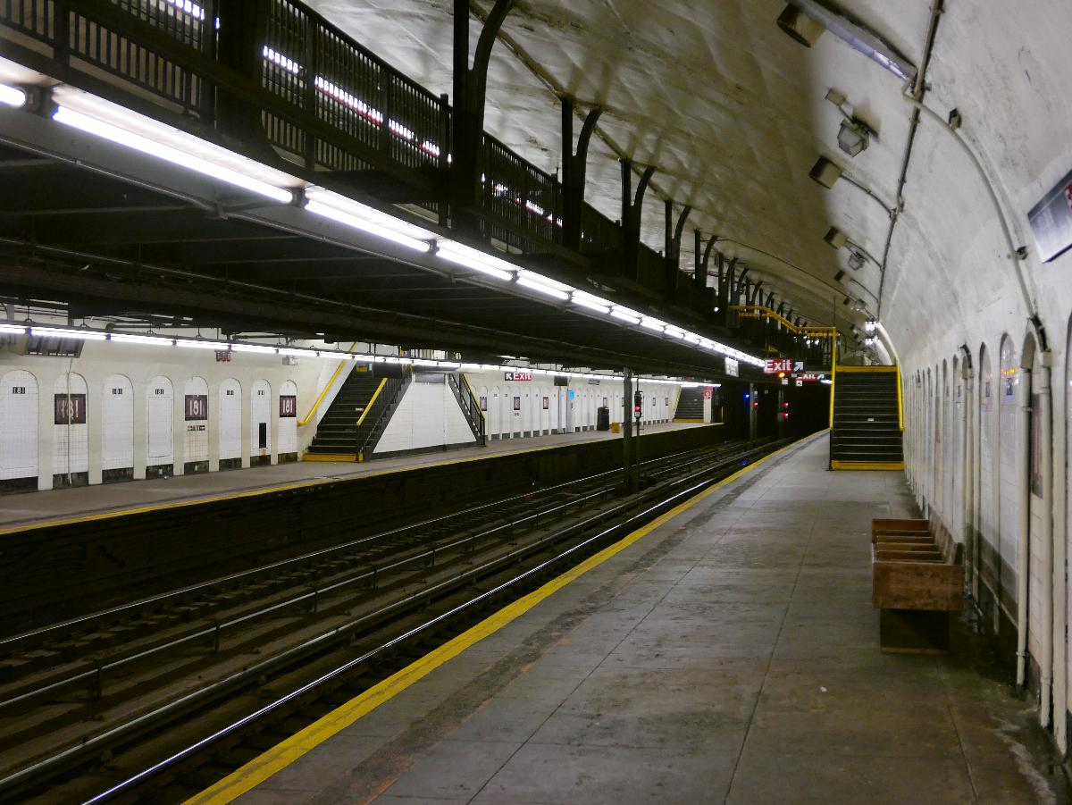 View from the southbound platform of the IND 181st Street station, camera facing south. No visible passengers 