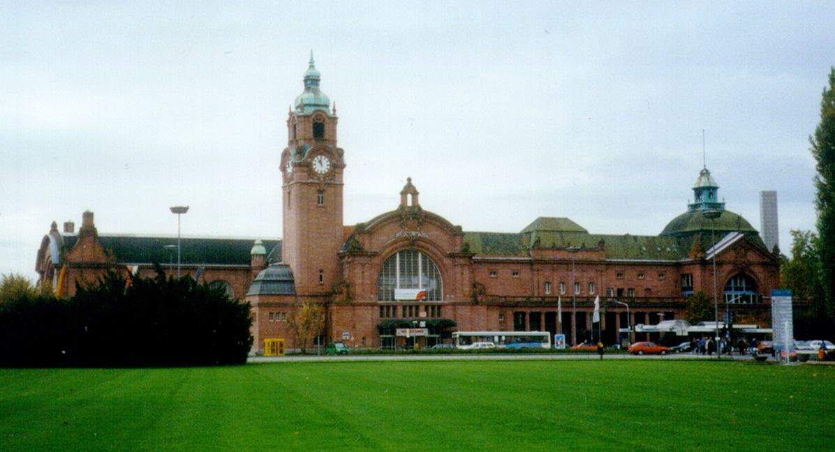 Gare centrale de Wiesbaden(photographe: Axel Mauruszat) 