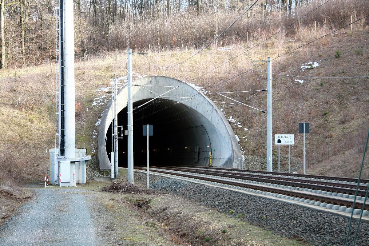 Das Nordportal des Hellenbergtunnels der Schnellfahrstrecke Köln–Rhein/Main 