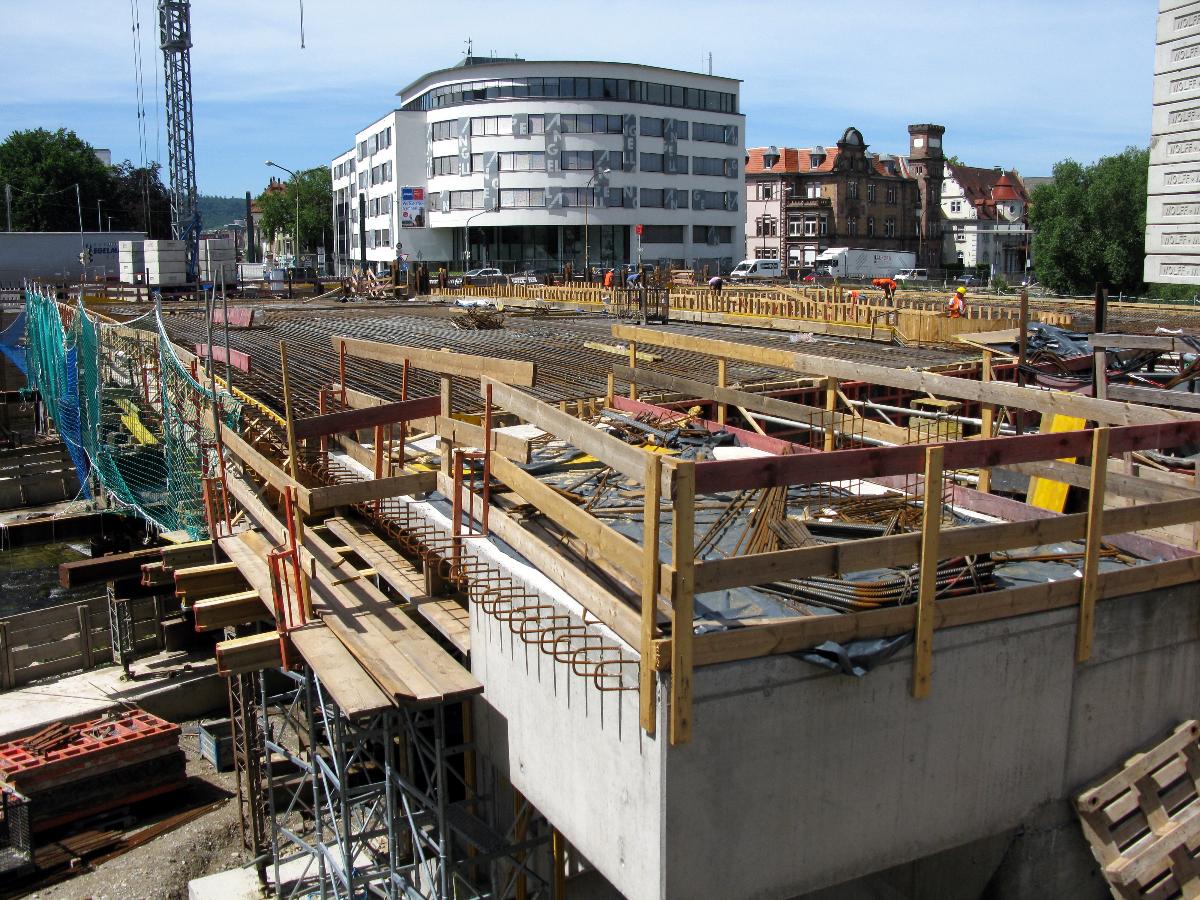 Freiburger Kronenbrücke, Einbau von Bewehrungsstahl 