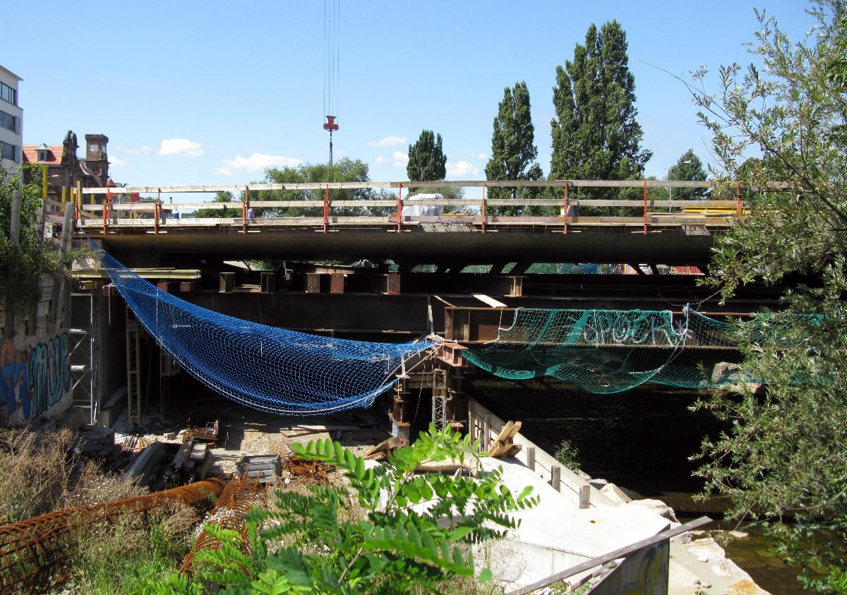 Neubau der Freiburger Kronenbrücke, Abbau der Hilfskonstruktion 