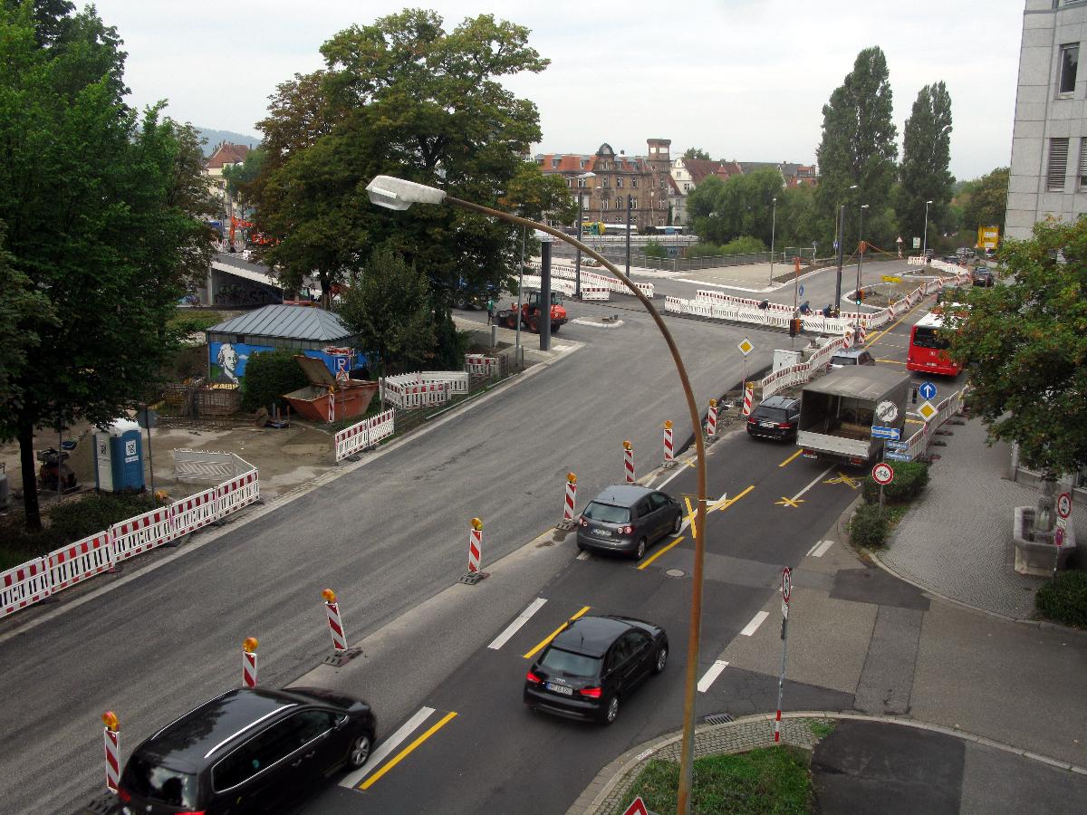 Schreiberstraße mit Anschluss an die Freiburger Kronenbrücke (links) 