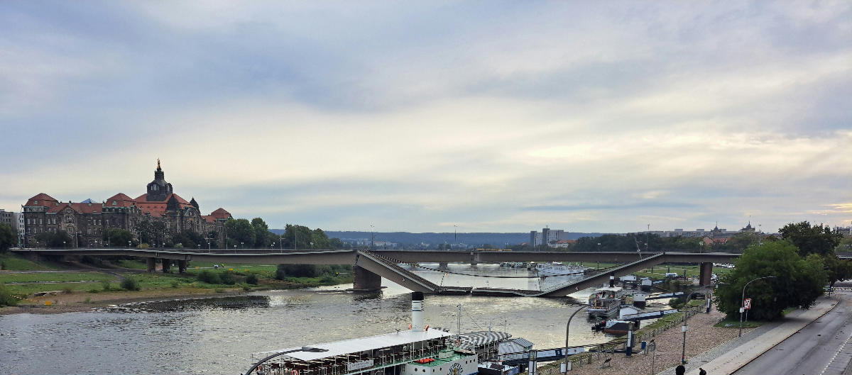 The Carola bridge in Dresden after the collapse of the central section of superstructure C. 