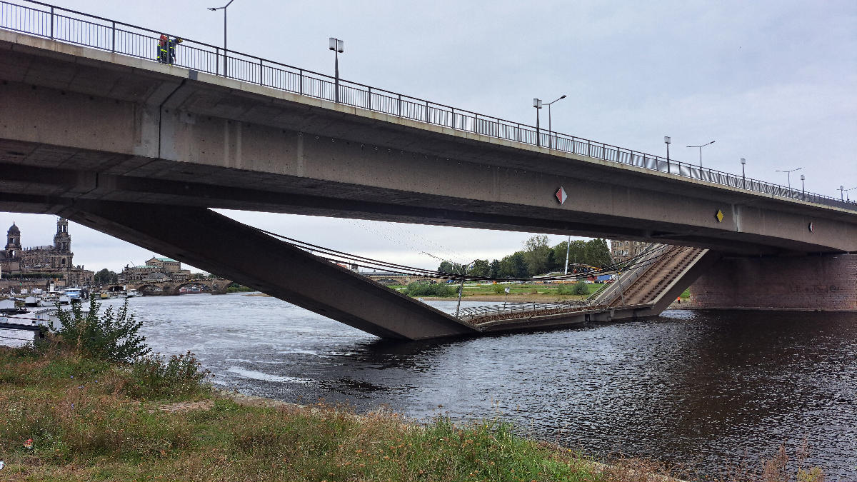 The Carola bridge in Dresden after the collapse of the central section of superstructure C. 