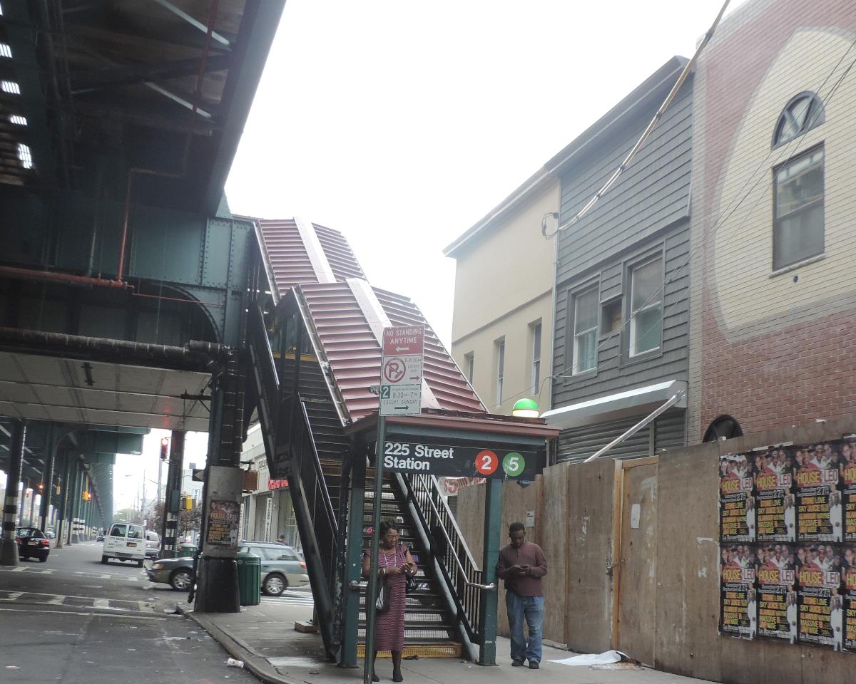 225th Street Subway Station (White Plains Road Line) 
