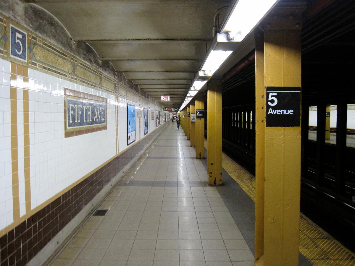 Fifth Avenue / 59th Street Subway Station (Broadway Line) 