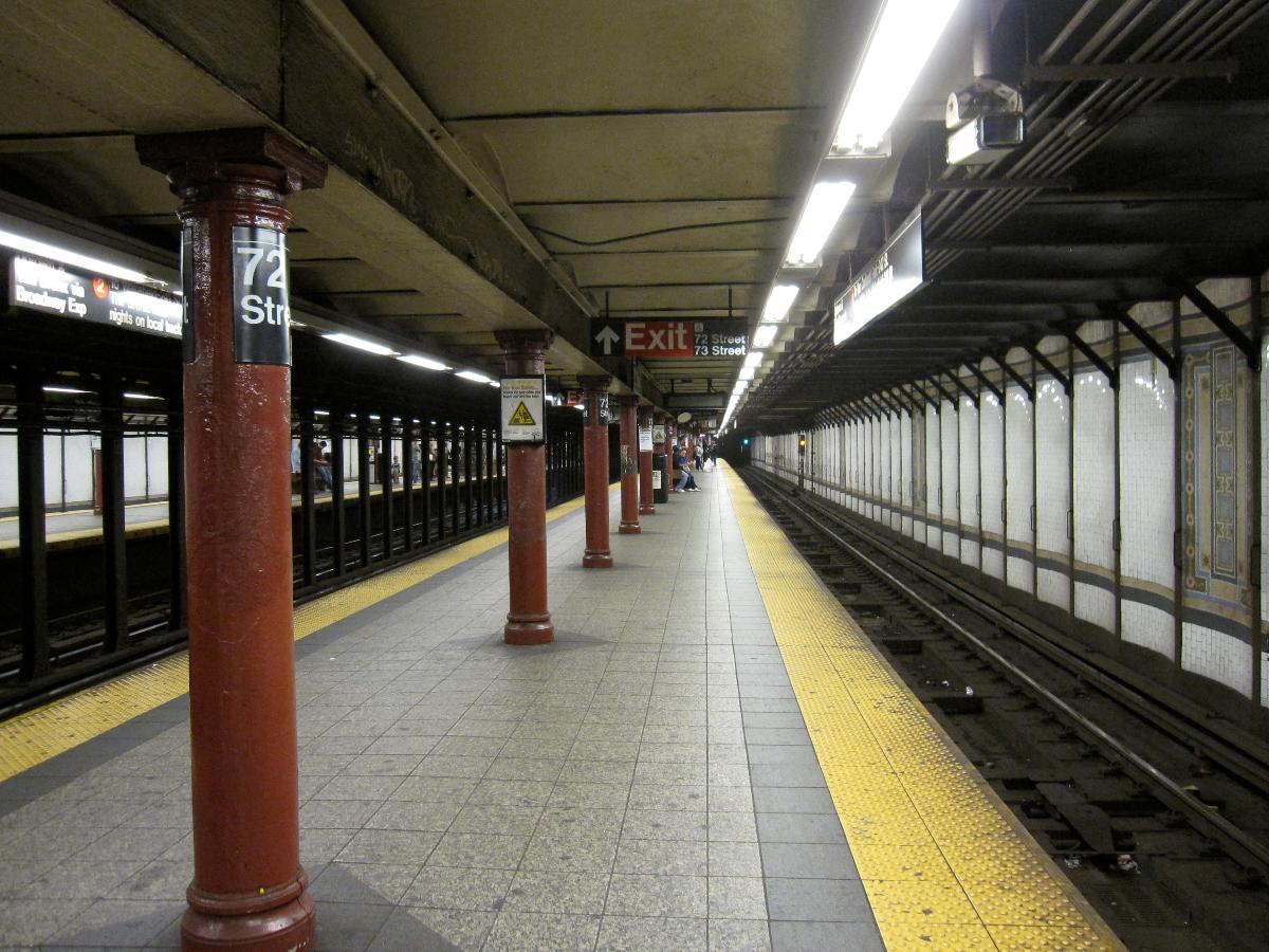 Uptown platforms 72nd Street (IRT Broadway – Seventh Avenue Line) 
