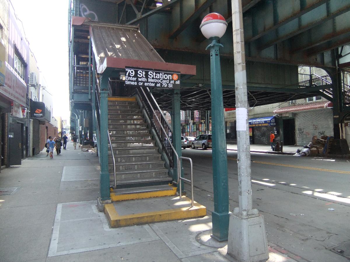 Stair at 77th Street to the 79th Street station 