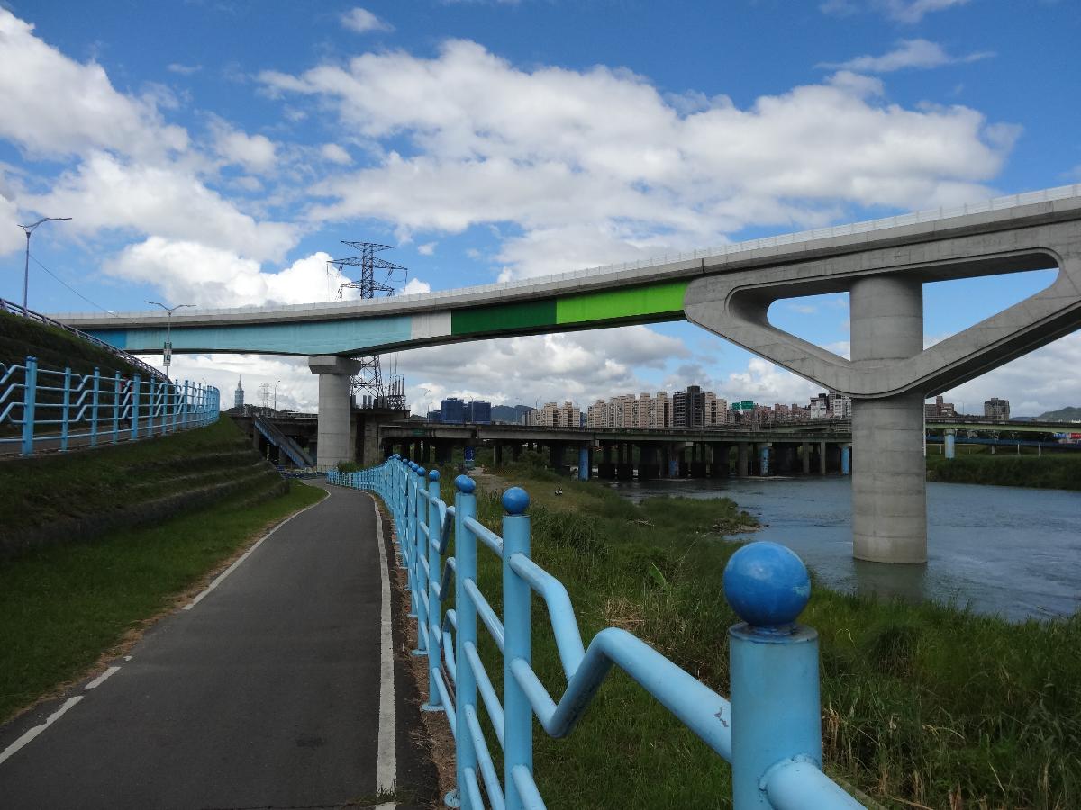 Xindian River Metro Bridge 