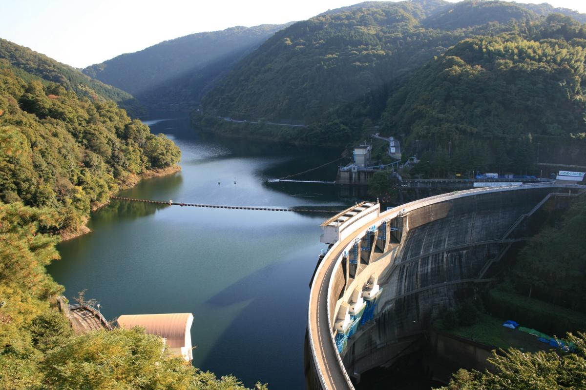 Amagase Dam and reservoir 