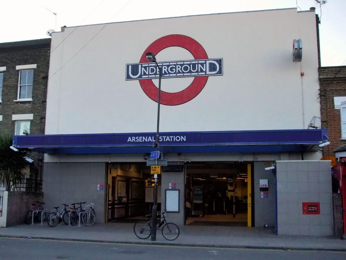 Arsenal tube station 