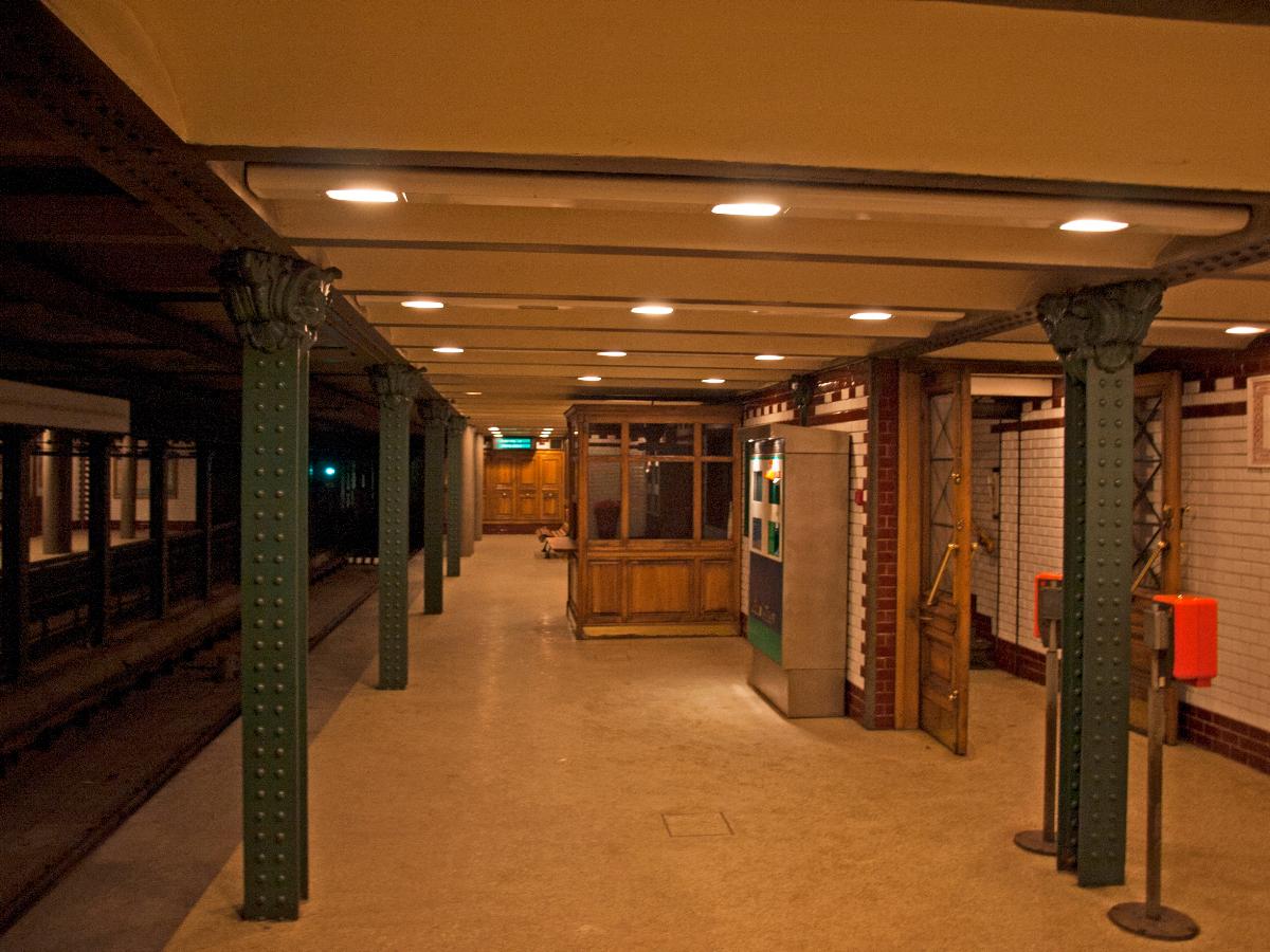 Metrobahnhof Bajza utca 
