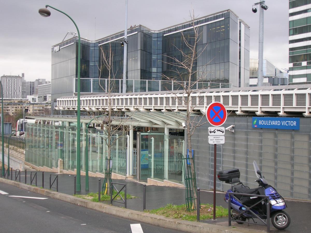 Boulevard Victor - Pont du Garigliano Station 