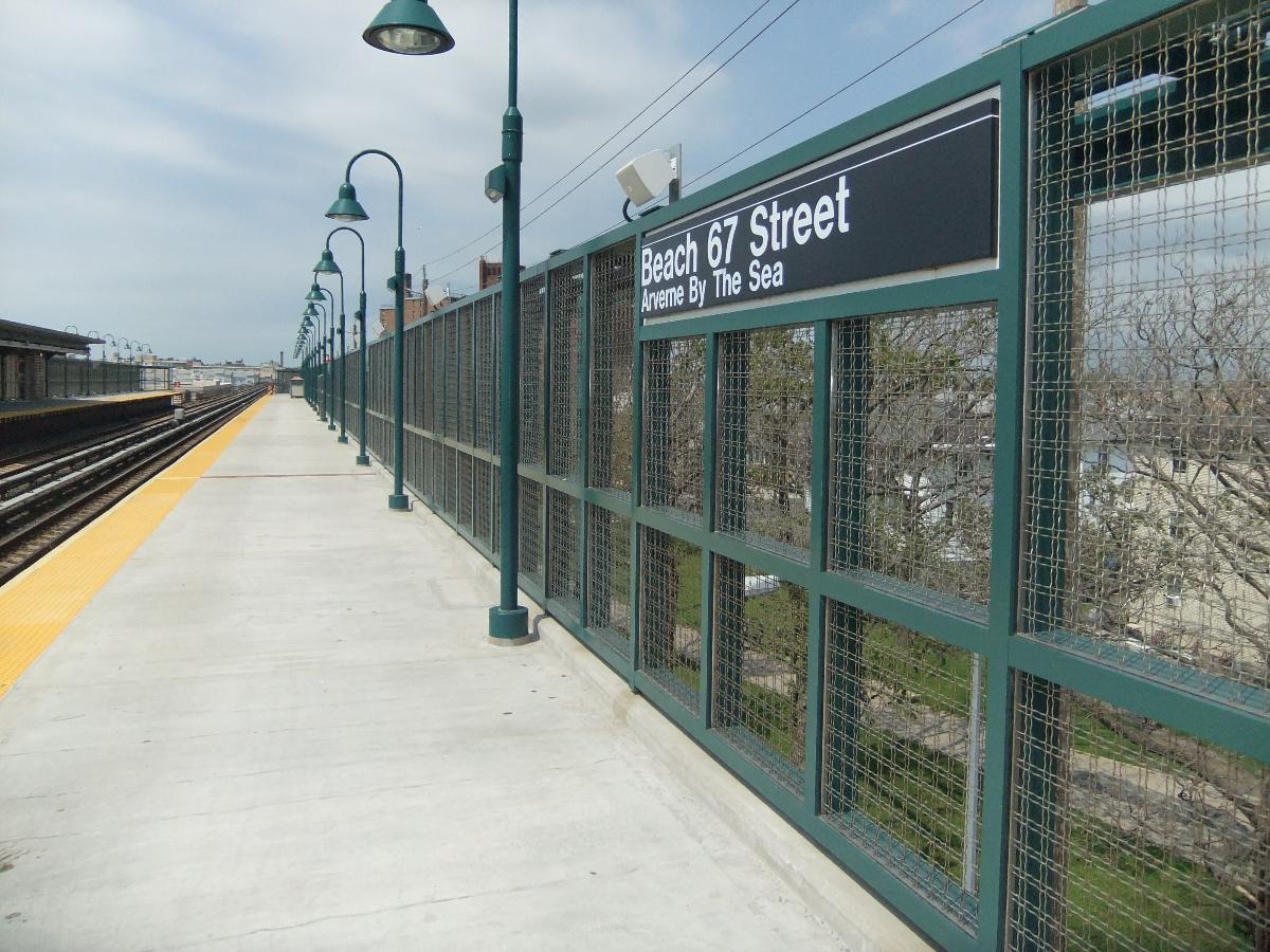 Brooklyn bound platform at Beach 67th Street - Arverne station 