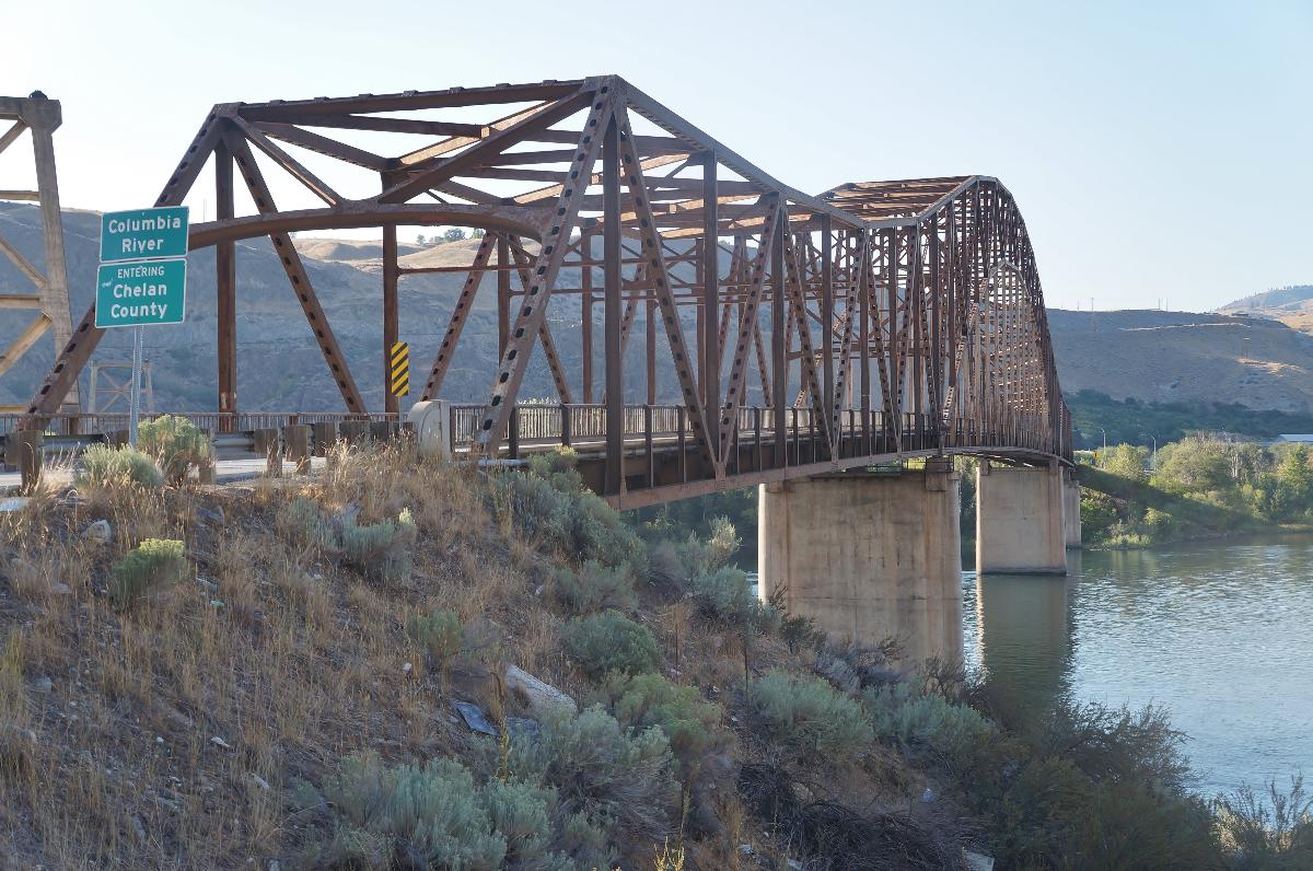 Beebe Bridge, carrying U.S. Route 97 across the Columbia River near Chelan, Washington, as seen from the east bank 