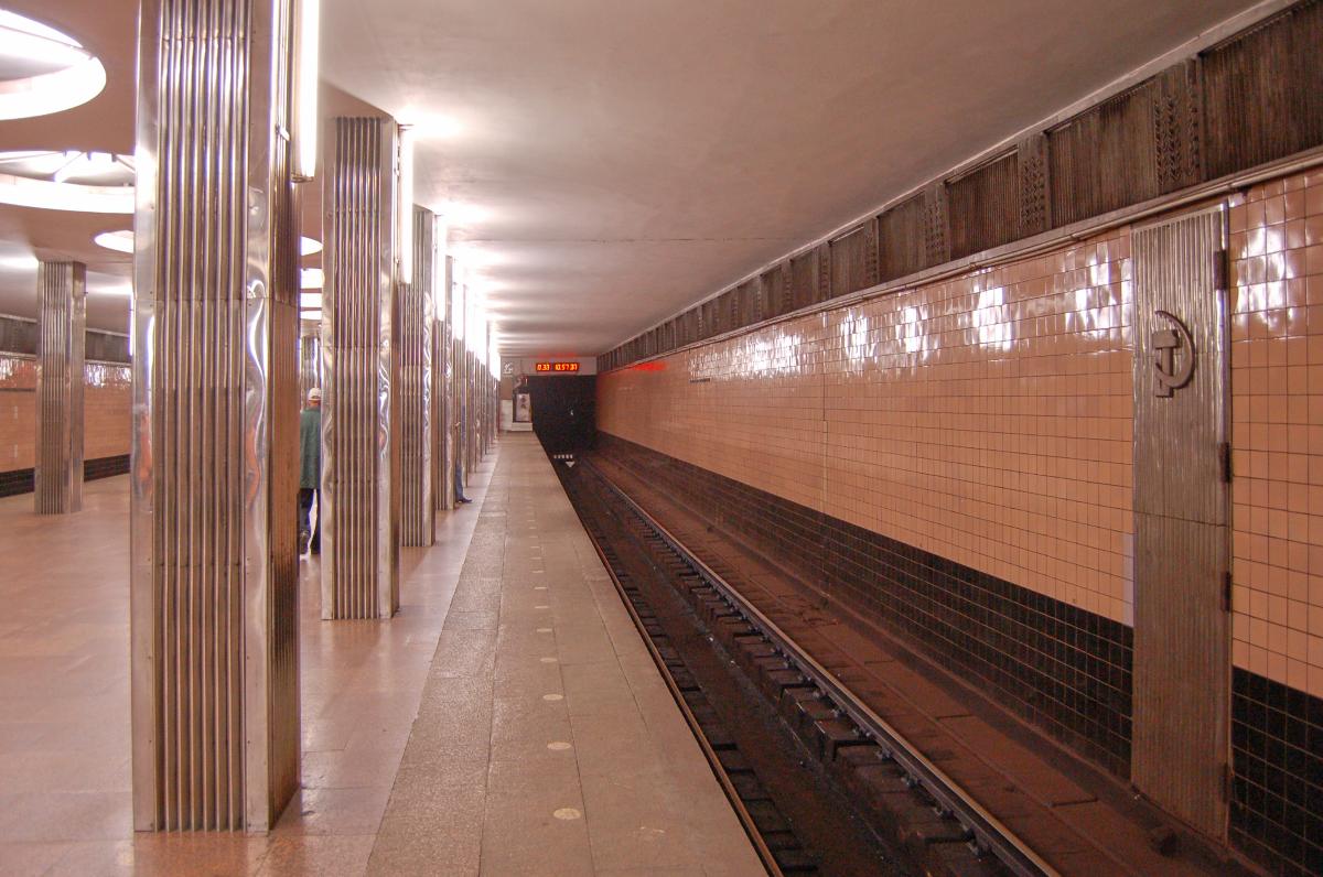 Beresteiska Metro Station 