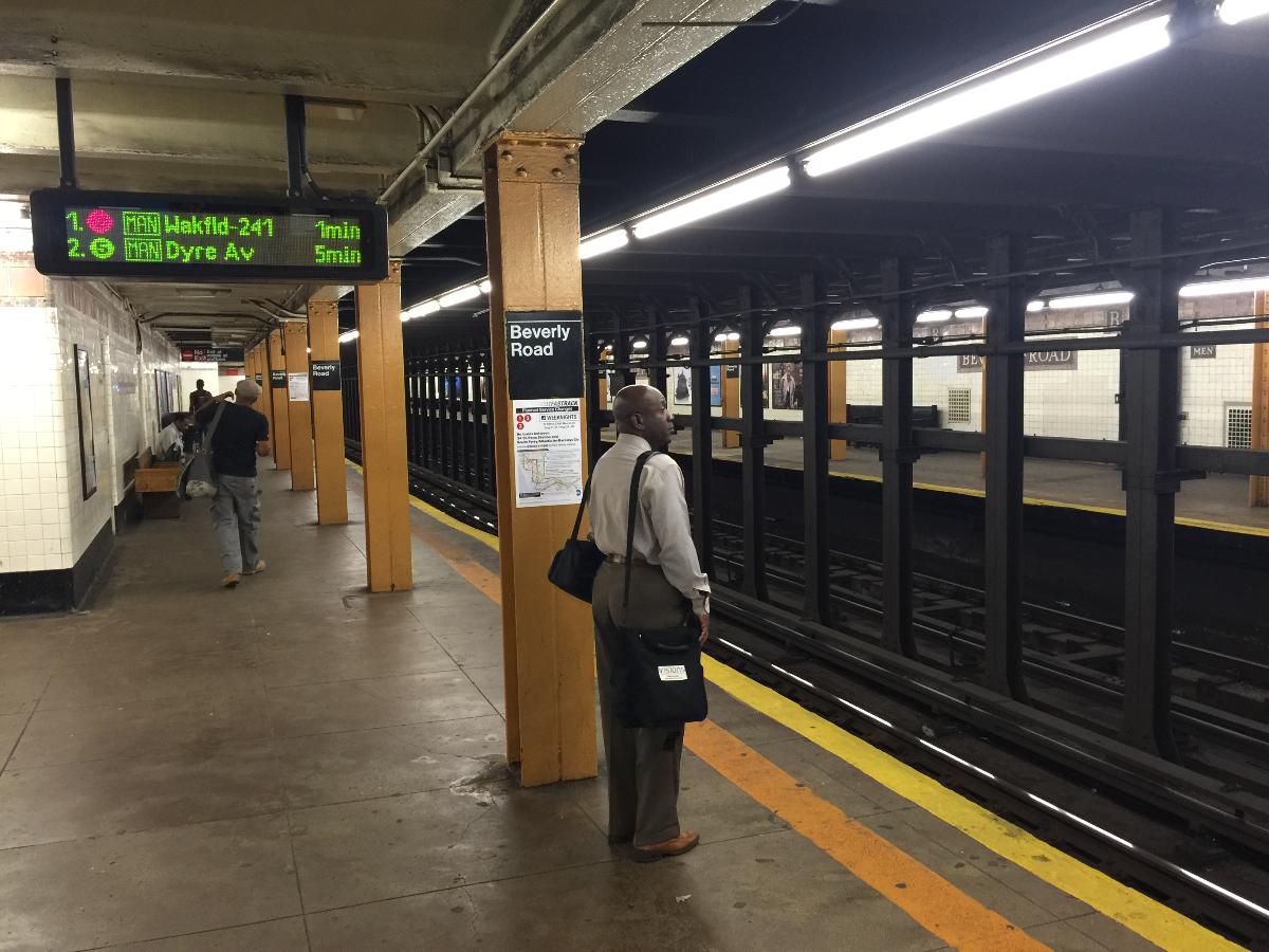 Beverly Road Subway Station (Nostrand Avenue Line) Manhattan-bound platform